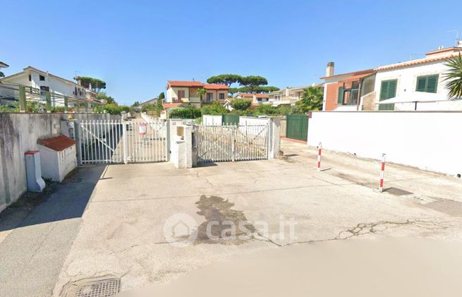 Casa bi/trifamiliare in residenziale in Via Giovanni Basile 19