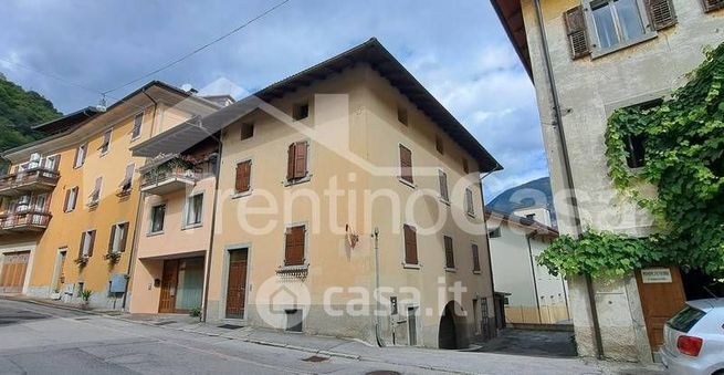 Casa indipendente in residenziale in Via Trento 11