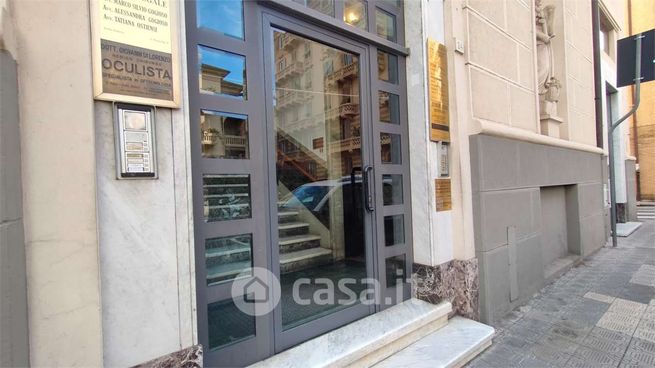 Ufficio in commerciale in Via Nino Bixio