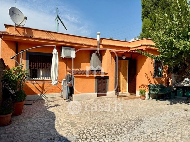 Casa indipendente in residenziale in Via Gioia dei Marsi 7