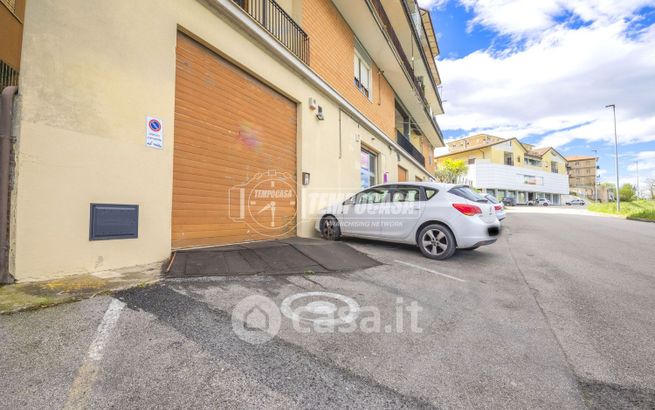 Capannone in commerciale in 