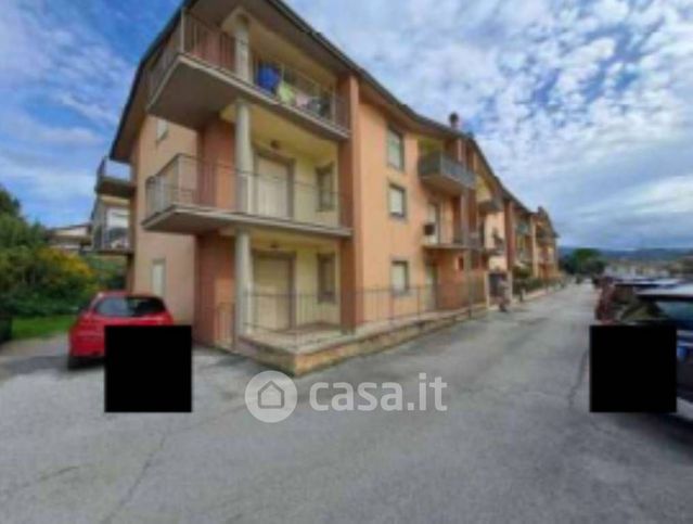 Box/posto auto in residenziale in Via Giuseppe Rondoni