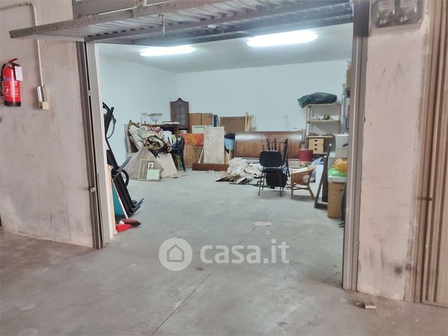 Garage/posto auto in residenziale in Via E. A. Mario