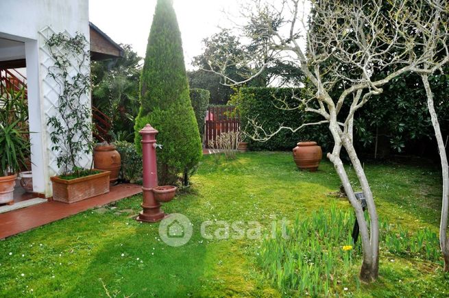 Casa bi/trifamiliare in residenziale in LIVORNESE
