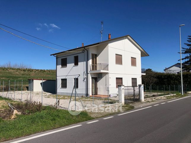 Casa bi/trifamiliare in residenziale in Via Lavezzola