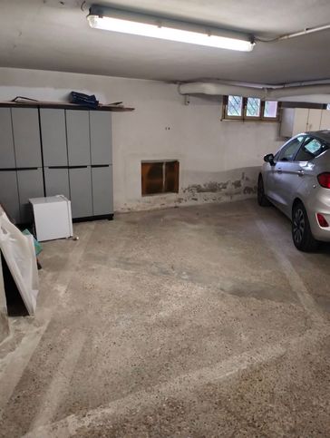 Box/posto auto in residenziale in Via Tre Garofani