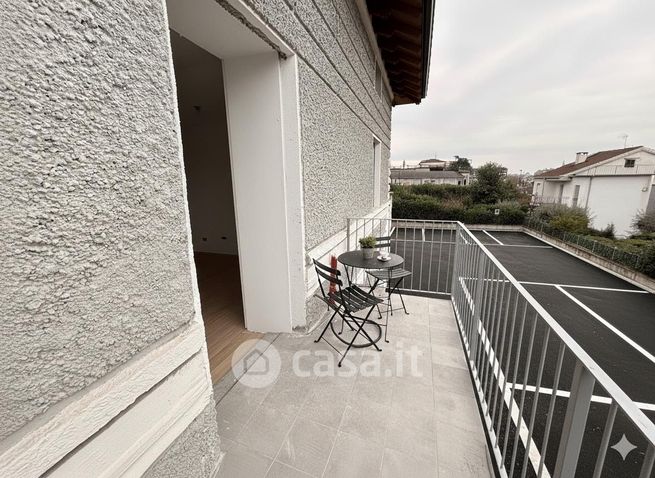 Appartamento in residenziale in Via Rose