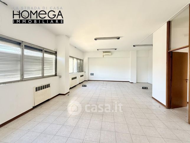 Ufficio in commerciale in Via Isonzo 16