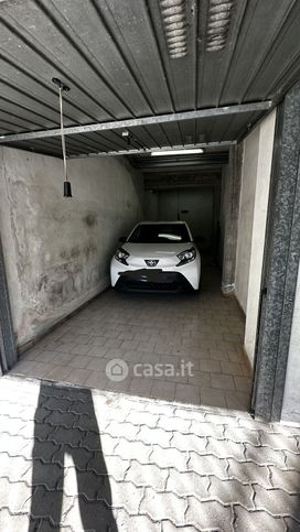Box/posto auto in residenziale in Viale Piave 3