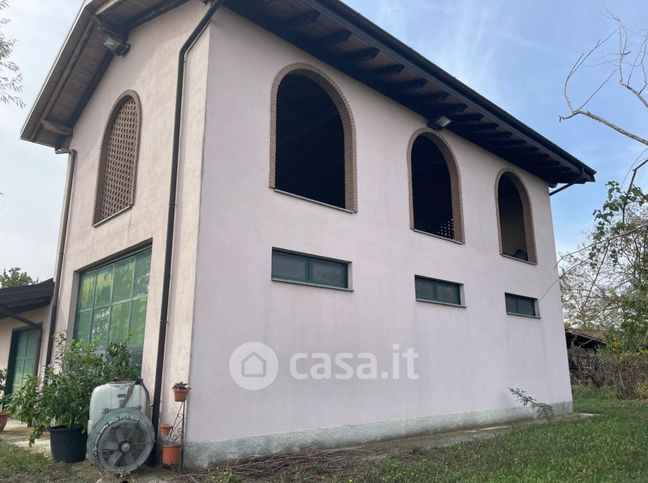 Capannone in commerciale in Via della Costa Rosa