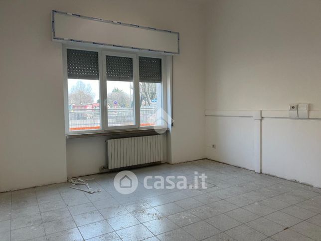 Ufficio in commerciale in 