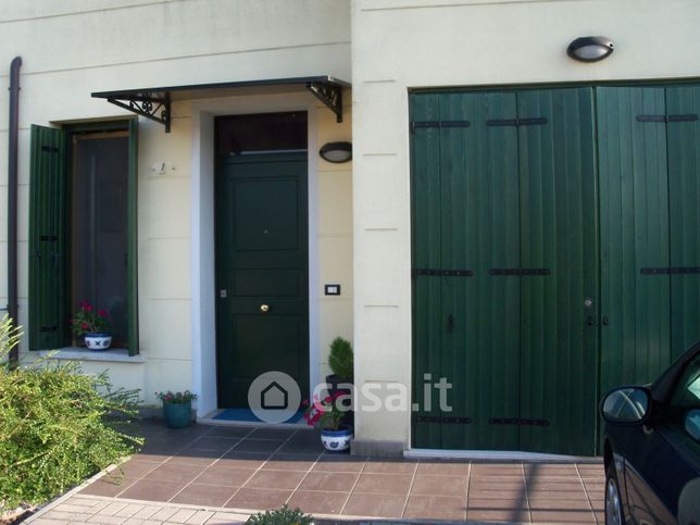 Casa indipendente in residenziale in Via Giovecca