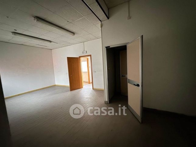 Ufficio in commerciale in 