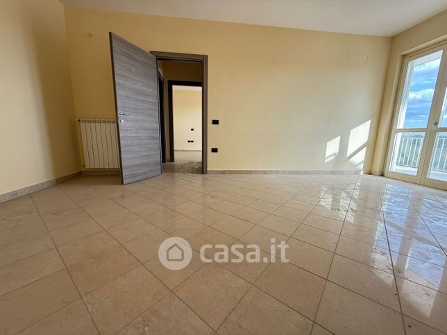 Appartamento in residenziale in Viale Abramo Lincoln 198
