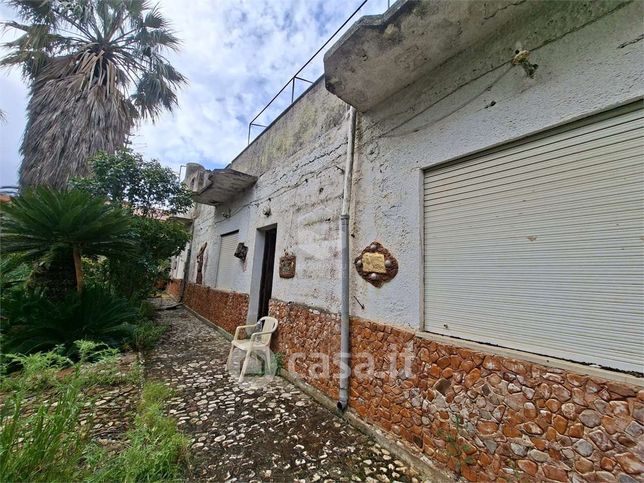 Villa in residenziale in Via Val Demone 100