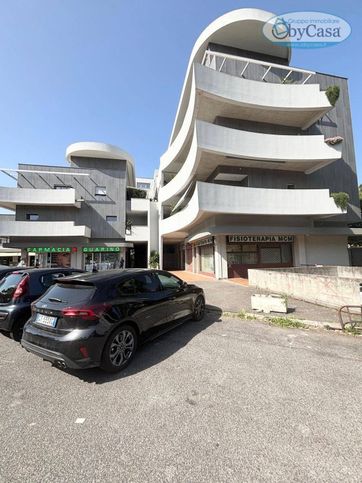 Negozio/locale commerciale in commerciale in Via dell'Imbrecciato