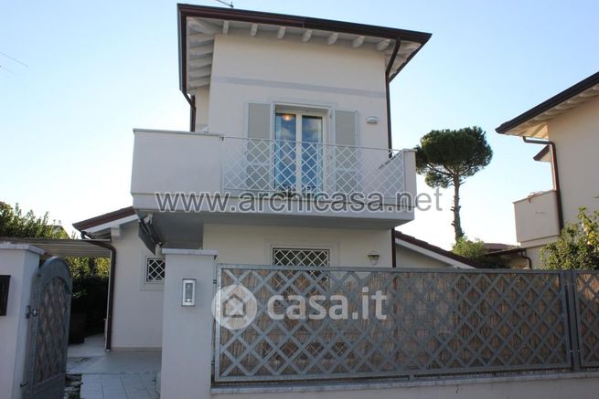 Casa indipendente in residenziale in Viale Versilia
