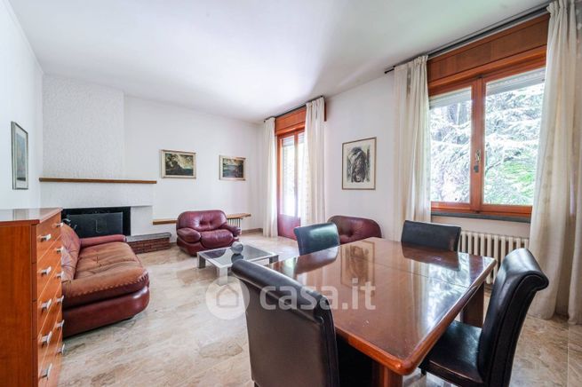 Casa indipendente in residenziale in 