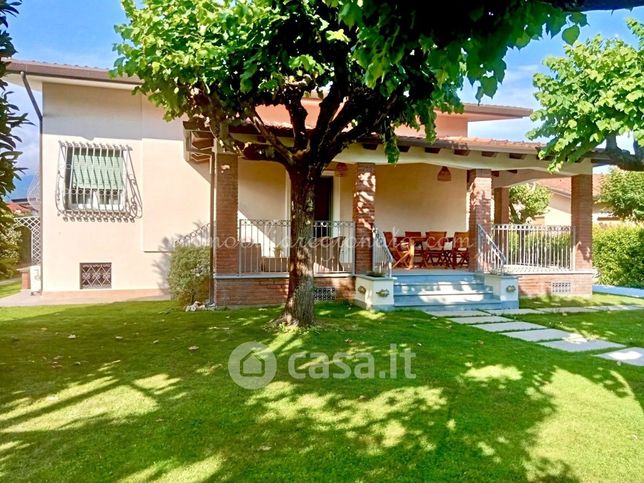 Villa in residenziale in 