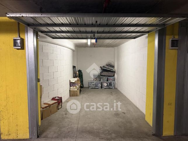 Box/posto auto in residenziale in Via Policastro 36