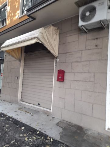 Attivitã /licenza (con o senza mura) in commerciale in Via Aurelio Saffi