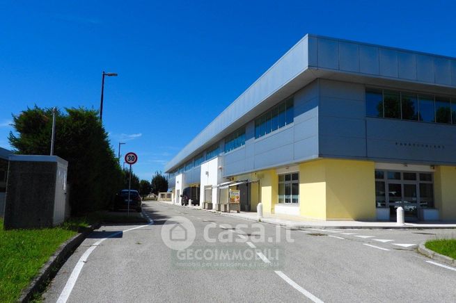 Ufficio in commerciale in Via Castellana