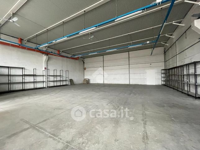 Capannone in commerciale in Via Ricerca Scientifica 3