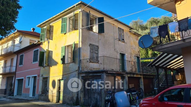 Casa indipendente in residenziale in Via Pregi