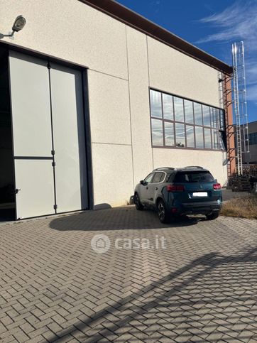 Capannone in commerciale in Via Vigentina