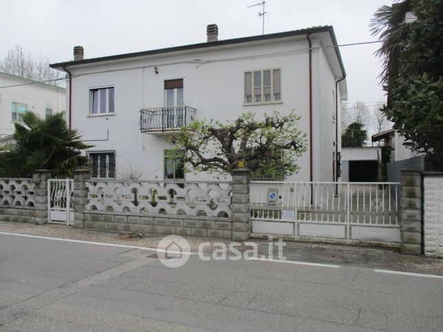 Casa indipendente in residenziale in Via Stagnane 5