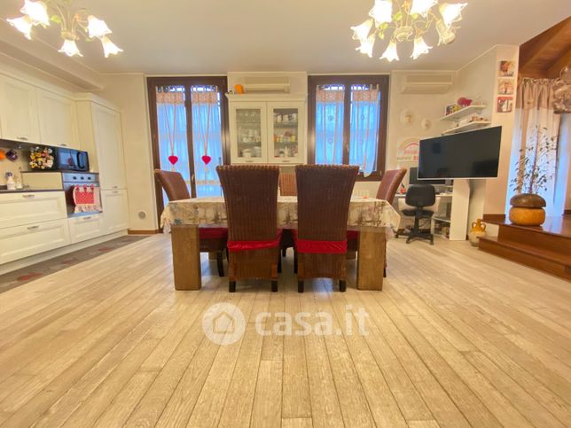 Casa bi/trifamiliare in residenziale in Via dei Bravi 11
