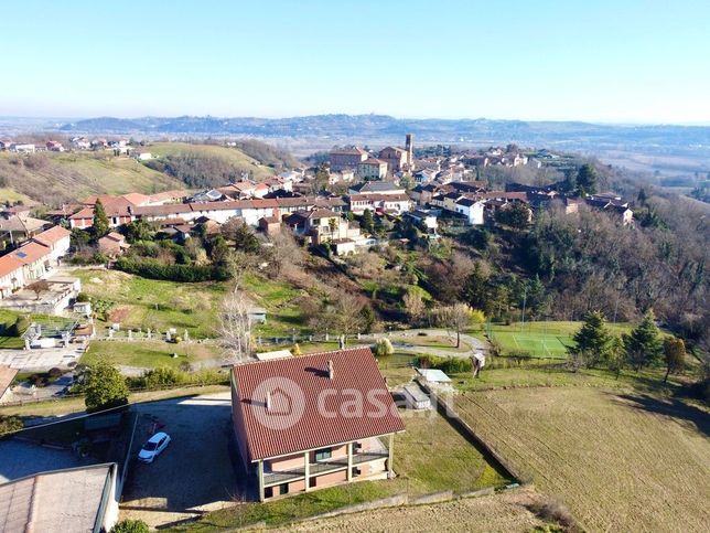 Casa indipendente in residenziale in Strada Serra 11