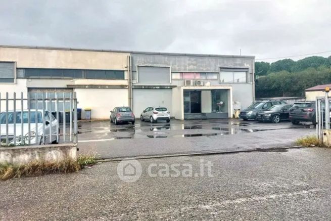 Capannone in commerciale in Via Roccamotore