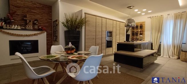 Casa bi/trifamiliare in residenziale in Via Cento Tetti 12