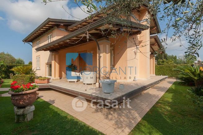 Villa in residenziale in 
