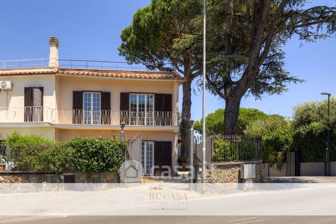 Villa in residenziale in Via Frascati 250