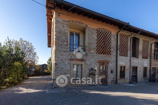 Casa bi/trifamiliare in residenziale in Via Corte di Barriano 16