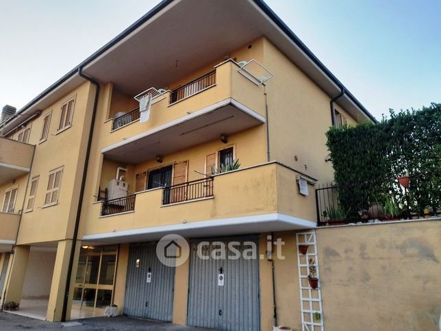 Appartamento in residenziale in Via Poggio Mirteto