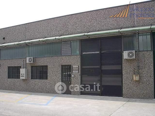 Capannone in commerciale in Via Pisa 200