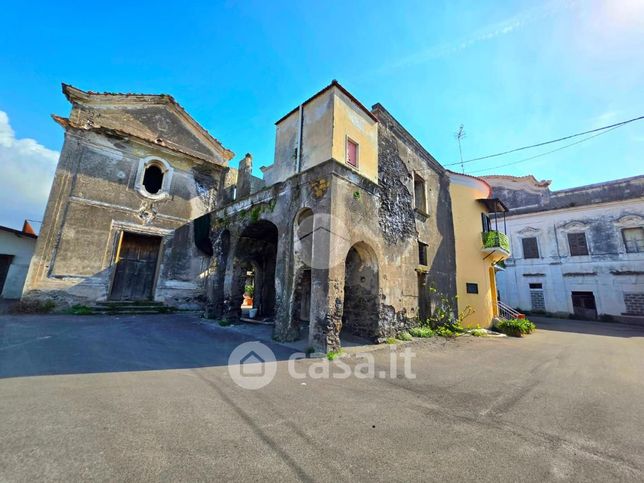 Casa bi/trifamiliare in residenziale in Via Villa Prota 47