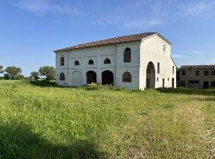 Terreno agricolo in commerciale in Via B. Croce 10