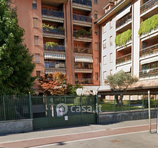 Garage/posto auto in residenziale in Via Vespri Siciliani 58