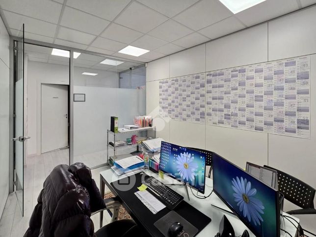 Ufficio in commerciale in Via E. Barsanti 3
