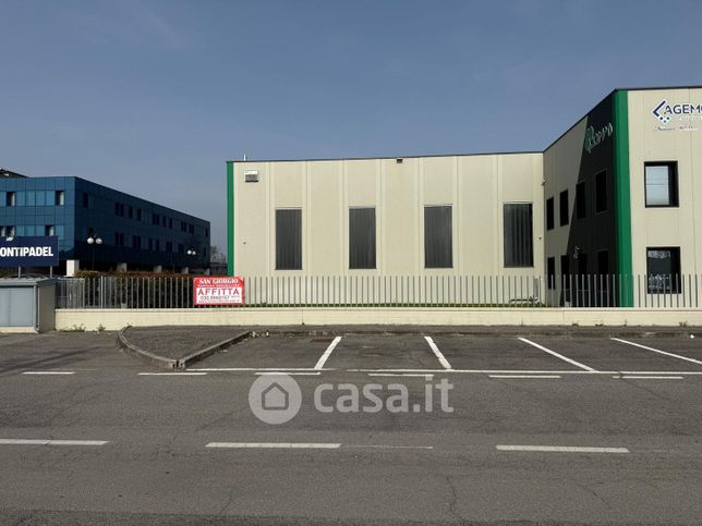 Negozio/locale commerciale in commerciale in Via Brescia