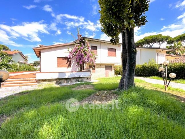 Villa in residenziale in Via Firenze