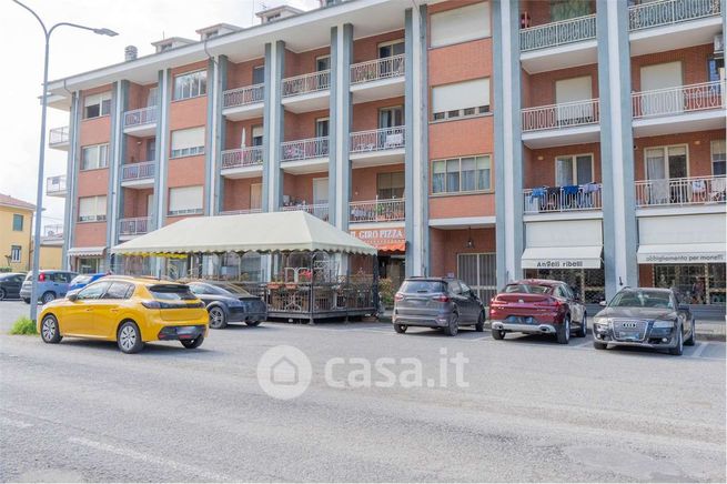 Attività/licenza (con o senza mura) in commerciale in Corso Guglielmo Marconi 18