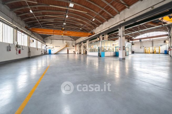 Capannone in commerciale in Via Padana Superiore