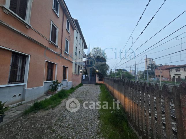 Garage/posto auto in residenziale in Via Dario Papa 2