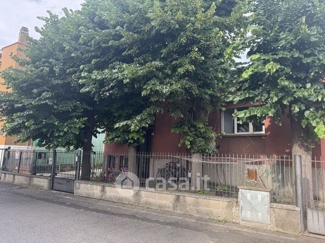 Capannone in commerciale in Via della Bastia