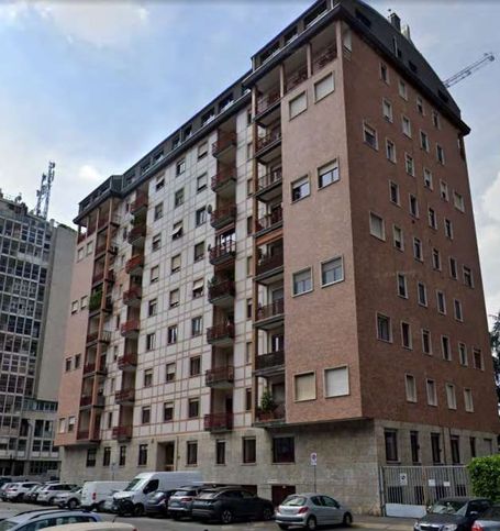 Appartamento in residenziale in Via Emilio Cornalia 19